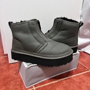 Ugg Neumel zip platform boots size 7